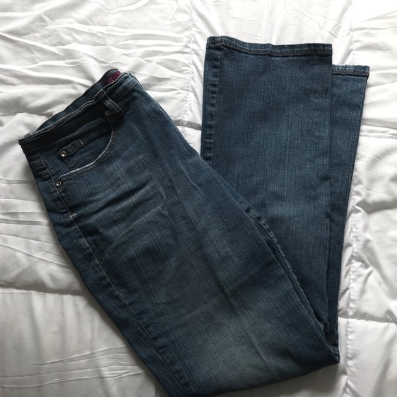 Gloria Vanderbilt Denim - 🌵Gloria Vanderbilt Buttoned Back Pocket Jeans